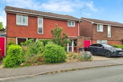4 bedroom link detached house for sale