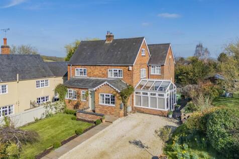 4 bedroom cottage for sale