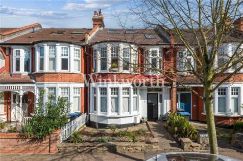 Cranley Gardens, London, N13 3 bed apartment for sale