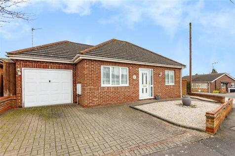 Hearsall Avenue, Broomfield, Essex, CM1 2 bed bungalow for sale