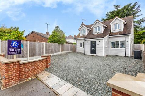 Dorset Avenue, Great Baddow, Essex, CM2 4 bed detached house for sale