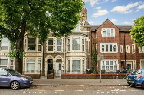 5 bedroom terraced house for sale