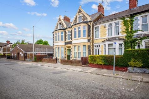 3 bedroom maisonette for sale