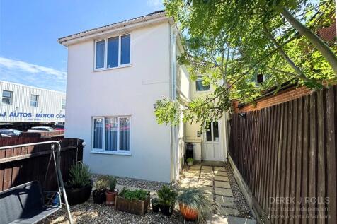Wimborne Road, Bournemouth, Dorset, BH9 2 bed apartment for sale