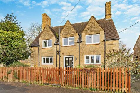 2 bedroom detached house for sale