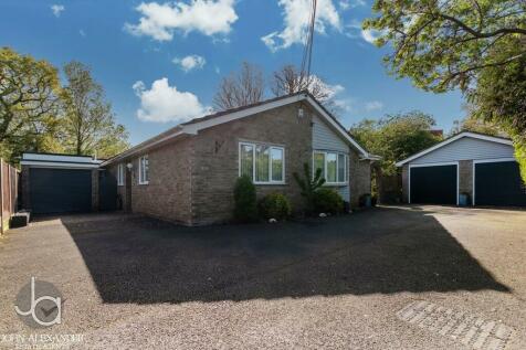 4 bedroom detached bungalow for sale