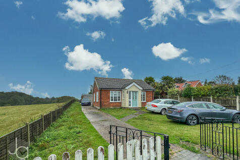 2 bedroom detached bungalow for sale