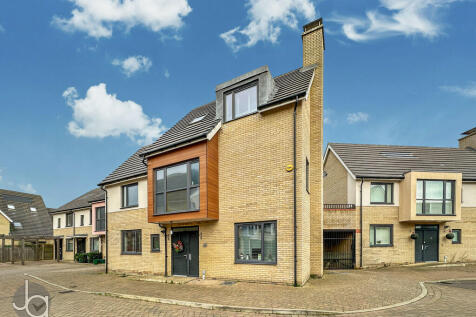 Endeavour Way, Colchester 4 bed link detached house for sale