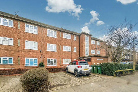 Coats Hutton Road, Colchester 2 bed apartment for sale