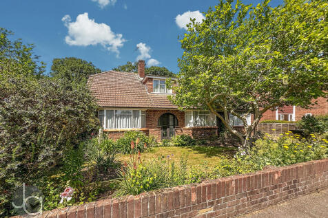 Magazine Farm Way, Colchester 4 bed chalet for sale