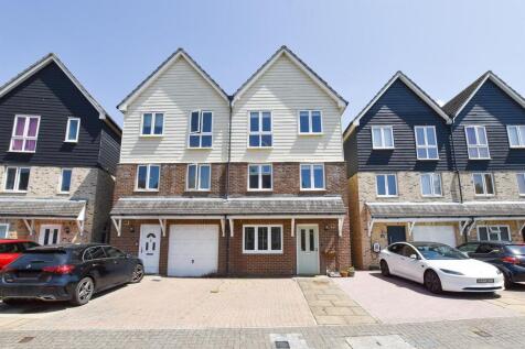 4 bedroom semi-detached house for sale