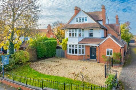 6 bedroom detached house for sale