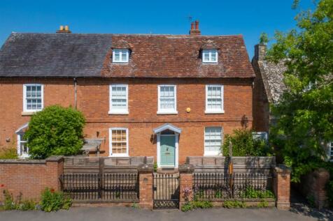 4 bedroom semi-detached house for sale