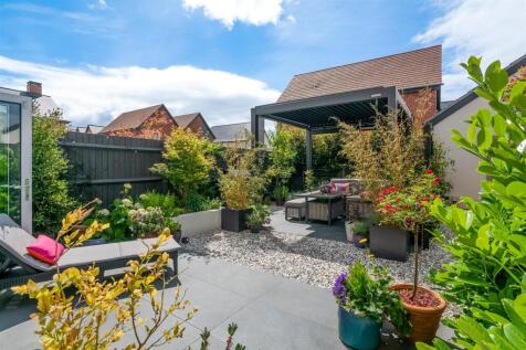 Muntjac Drive, Stratford upon avon CV37 4 bed townhouse for sale