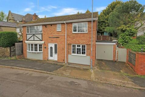 6 bedroom detached house for sale