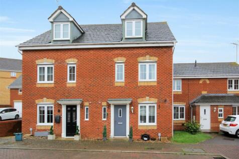 4 bedroom semi-detached house for sale