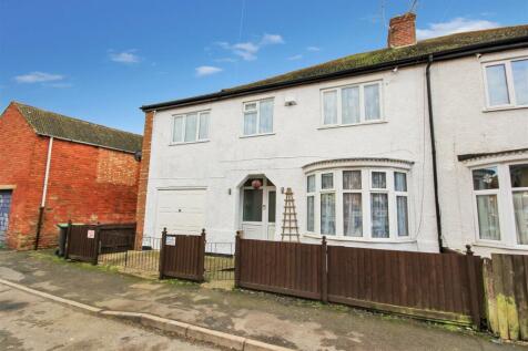 4 bedroom semi-detached house for sale