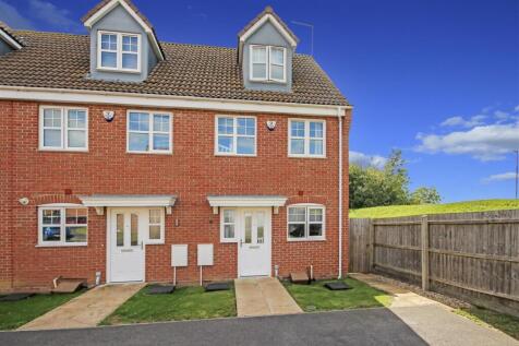 3 bedroom town house for sale