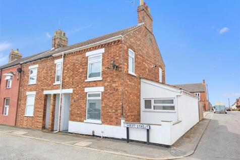 3 bedroom end of terrace house for sale