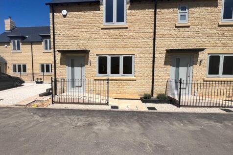 Sandy Lane Court, Cheltenham 2 bed semi