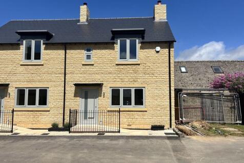 Sandy Lane Court, Cheltenham 2 bed semi