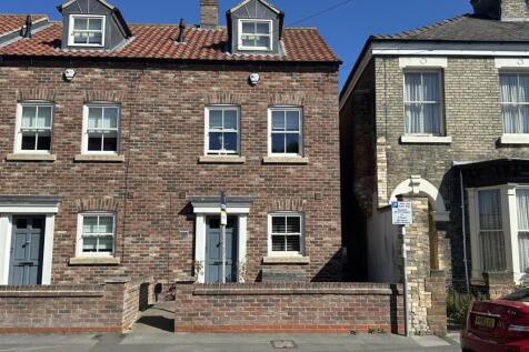 Hailgate, Howden 3 bed townhouse for sale