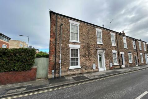 Bishopgate, Howden, Goole 3 bed terraced house for sale