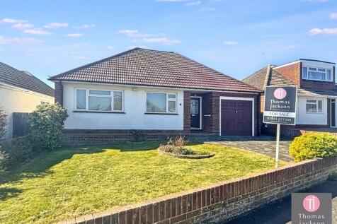 South Facing Garden, Magnolia Avenue 3 bed detached bungalow for sale