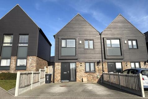 2 bedroom semi-detached house for sale