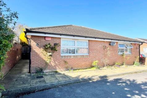Kimberley Close, Pretoria Road, Hedge... 2 bed semi