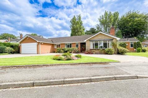 4 bedroom detached bungalow for sale