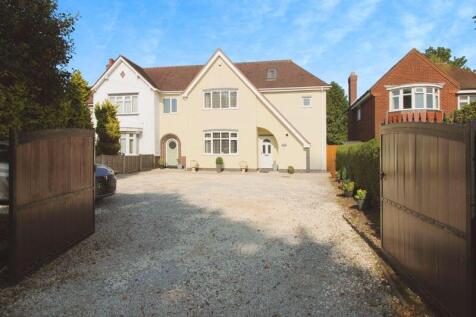 Norton Road, Pelsall, WS3 4NU 4 bed semi