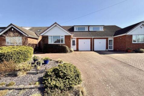 4 bedroom semi-detached bungalow for sale