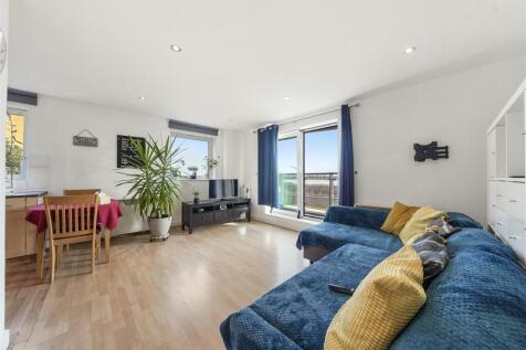 Inverness Mews, North Woolwich, E16 2 bed apartment for sale