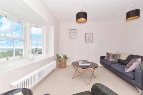 5 bedroom terraced house for sale