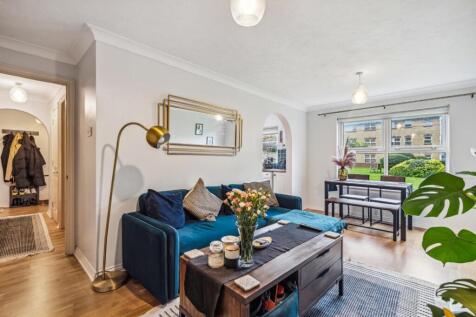 Monmouth Close, Central Chiswick, W4 1 bed apartment for sale