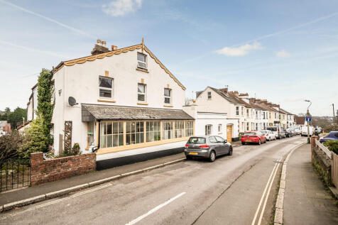 4 bedroom end of terrace house for sale