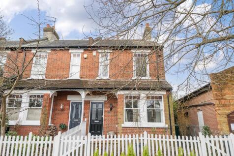 3 bedroom end of terrace house for sale