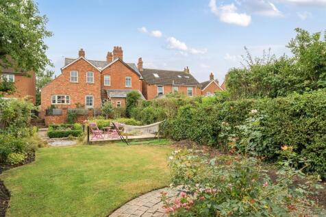Steeple Claydon,  Buckinghamshire,  MK18 5 bed link detached house for sale