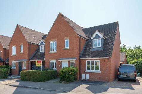 3 bedroom link detached house for sale