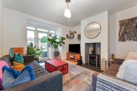 Kingsham Avenue, Chichester, West... 2 bed semi