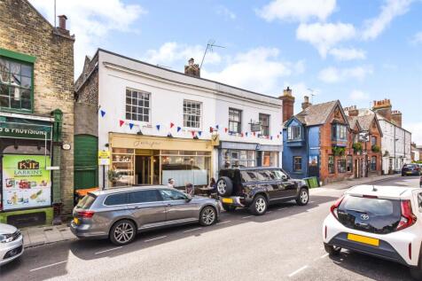 Tarrant Street, Arundel, West Sussex... 2 bed apartment for sale