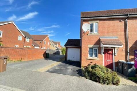 Castle Gardens, Kesgrave IP5 3 bed semi