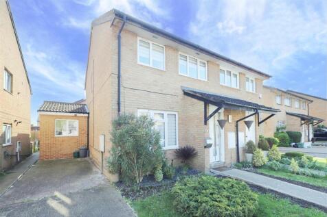 4 bedroom semi-detached house for sale