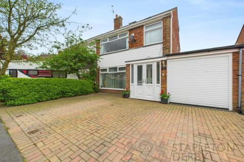 4 bedroom semi-detached house for sale