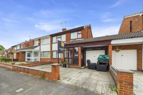 3 bedroom semi-detached house for sale