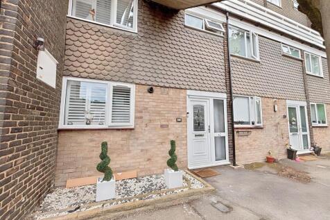 3 bedroom maisonette for sale