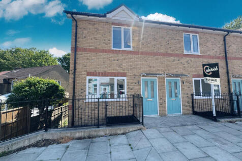 4 bedroom end of terrace house for sale