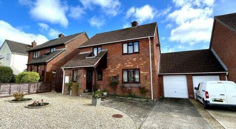 3 bedroom link detached house for sale