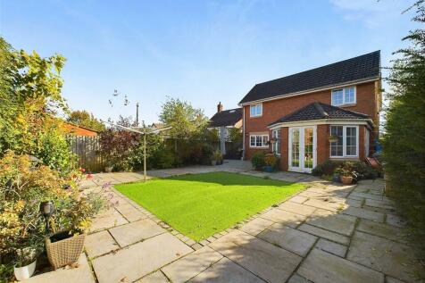 4 bedroom detached house for sale